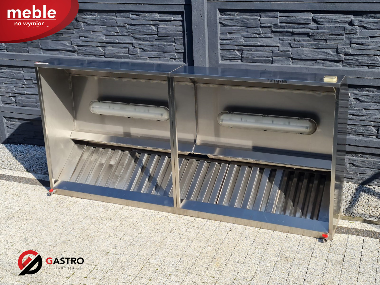 Okap gastronomiczny skrzyniowy trapezowy przyścienny - 2100x450x1000