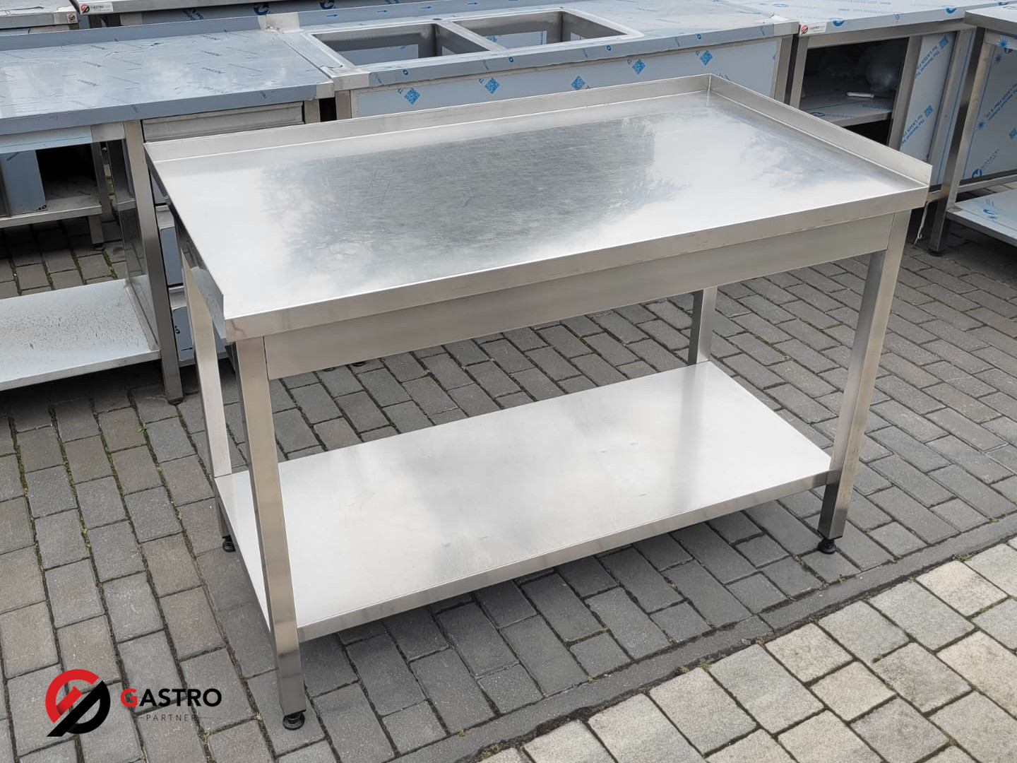 Stół przyścienny z półką 1300x700x850 mm