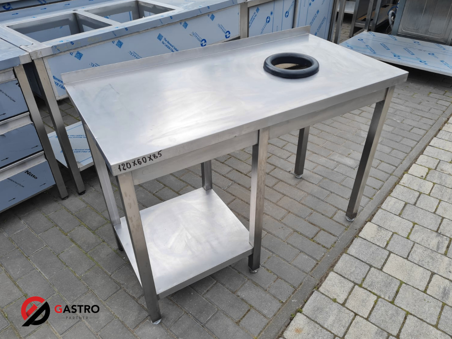 Stół gastronomiczny z półką i otworem na odpadki 1200x600x850 mm