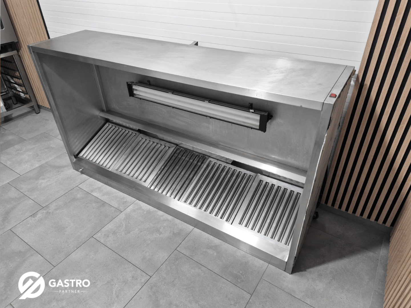 Okap wywiewny skrzyniowy ze stali nierdzewnej z oświetleniem 2200x1200x550 mm